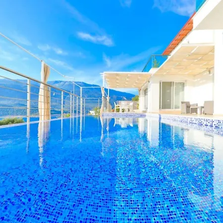 3 Hotel 4*
